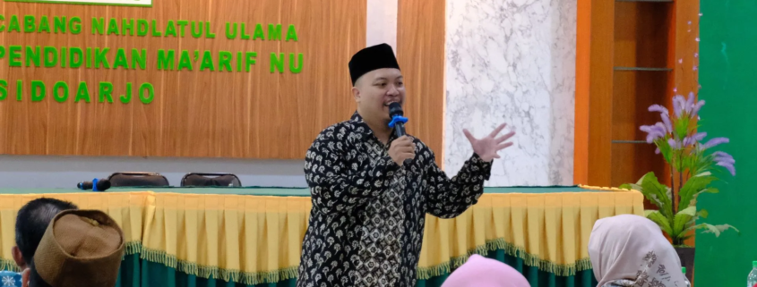 Dekan FILKOM UNUSIDA Jelaskan Peran Penting AI dalam Dunia Pendidikan 1 Dr. Arda Surya Editya, S.Pd., M.T., Dekan FILKOM UNUSIDA saat menjadi narasumber Pembelajaran Coding dan Artificial Intelligence (AI) LP Ma'arif NU Sidoarjo (Foto: Humas UNUSIDA)