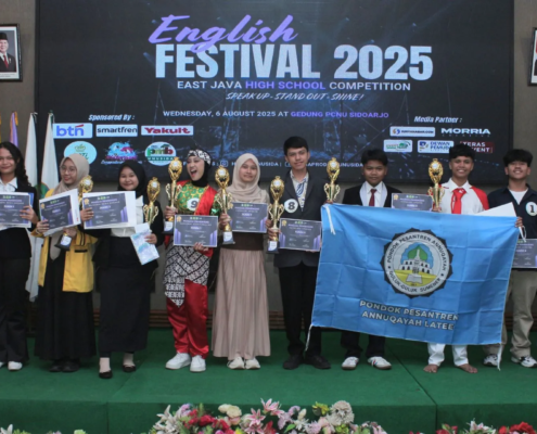 Para Pemenang English Festival Hima PBI UNUSIDA Tingkat SMA/Sederajat se-Jawa Timur (Foto: Humas UNUSIDA)