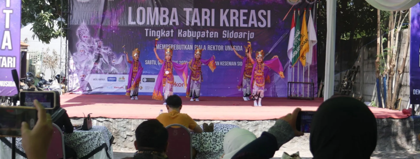 Momen Lomba Tari Kreasi Tingkat Kabupaten Sidoarjo yang diselenggarakan oleh UKM Samita Trance UNUSIDA (Foto: Humas UNUSIDA)