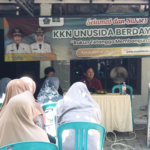 KKN 07 UNUSIDA Gelar Sosialisasi Pemilahan Sampah Bersama DLHK Sidoarjo di Desa Banjarbendo 6 Sosialisasi Pemilahan Sampah Bersama DLHK Sidoarjo yang diinisiasi oleh mahasiswa KKN 07 UNUSIDA di Desa Banjarbendo (Foto: Humas UNUSIDA)