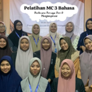 KKN 25 UNUSIDA Kegiatan pelatihan MC 3 Bahasa di Pondok Pesantren Burhanul Hidayah (Foto: Dokumentasi KKN UNUSIDA 25)