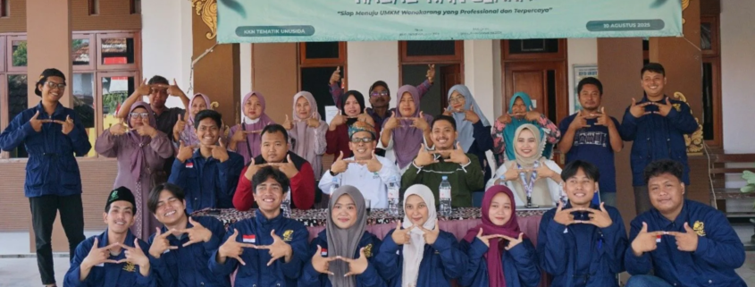 Mahasiswa KKN Tematik Filkom UNUSIDA Gandeng ISNU Jatim, Dampingi Legalitas dan Akses Digital UMKM di Desa Wonokarang 1 Mahasiswa KKN Tematik Filkom UNUSIDA Dampingi UMKM Wonokarang dalam Pendaftaran NIB dan Sertifikasi Halal (Foto: Ismawati Ainur)