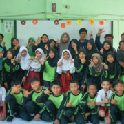 KKN Tematik Filkom UNUSIDA 2025 Mahasiswa KKN Tematik Filkom UNUSIDA 2025 Gelar PINTAR DIGITAL: Ajarkan Siswa SD Wonokarang Membuat Presentasi Kreatif dengan Canva (Foto: Ismawati Ainur)