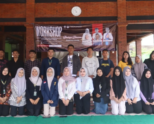 KKN UNUSIDA Gelar Workshop Pendampingan UMKM: Digital Marketing, Pengelolaan Keuangan & Desain Canva Menuju UMKM Go Digital di Desa Sarirogo (Foto: Fastabiqul K)