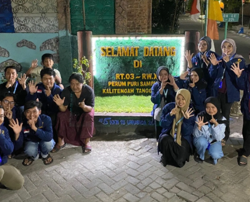 Mahasiswa KKN 15 UNUSIDA Berhasil Bangun Gapura Selamat Datang di Perumahan Puri Sampurno, Kalitengah, Tanggulangin (Foto: Devandra)