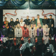 KKN 5 UNUSIDA Mahasiswa KKN 05 UNUSIDA Gelar Malam Tirakatan Bersama Warga di Perumahan Alam Mutiara RT 04 Desa Kendalpecabean (Foto: Zulfaa Gunawan)