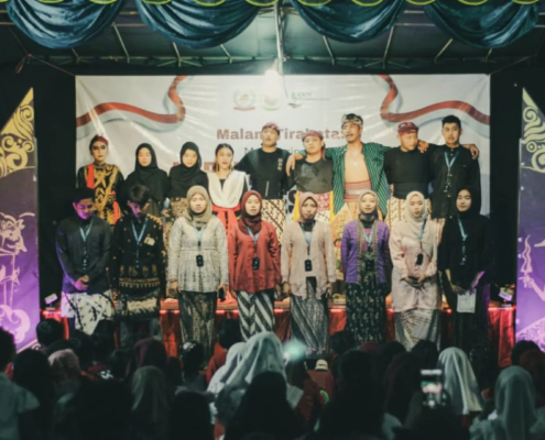 Mahasiswa KKN 05 UNUSIDA Gelar Malam Tirakatan Bersama Warga di Perumahan Alam Mutiara RT 04 Desa Kendalpecabean (Foto: Zulfaa Gunawan)