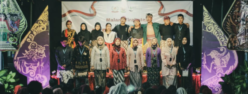 KKN 05 UNUSIDA Suguhkan Drama Tradisional dalam Malam Tirakatan Bersama Warga Perumahan Alam Mutiara Desa Kendalpecabean 1 Mahasiswa KKN 05 UNUSIDA Gelar Malam Tirakatan Bersama Warga di Perumahan Alam Mutiara RT 04 Desa Kendalpecabean (Foto: Zulfaa Gunawan)