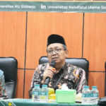 Peringati Maulid Nabi, Rektor UNUSIDA Tekankan Pentingnya Meneladani Akhlak Rasulullah dalam Kehidupan Akademik 5 Rektor UNUSIDA, H Fatkul Anam saat menyampaikan sambutan dalam Peringatan Maulid Nabi Muhammad SAW (Foto: Humas UNUSIDA)