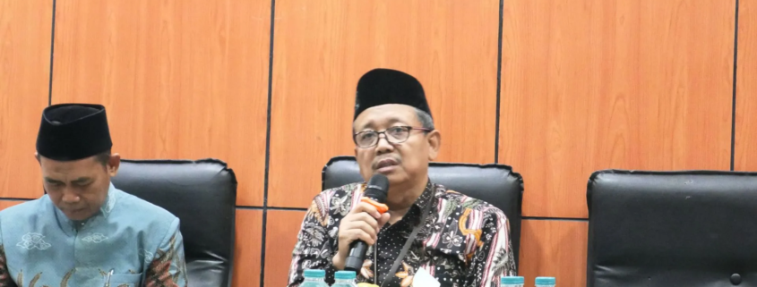 Peringati Maulid Nabi, Rektor UNUSIDA Tekankan Pentingnya Meneladani Akhlak Rasulullah dalam Kehidupan Akademik 1 Rektor UNUSIDA, H Fatkul Anam saat menyampaikan sambutan dalam Peringatan Maulid Nabi Muhammad SAW (Foto: Humas UNUSIDA)