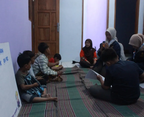 Mahasiswa KKN Kelompok 23 UNUSIDA Gelar Program Bimbingan Belajar di Desa Sidokepung (Foto: Mahasiswa KKN UNUSIDA Gelar Program Bimbingan Belajar di Desa Sidokepung (Mahasiswa KKN UNUSIDA Gelar Program Bimbingan Belajar di Desa Sidokepung (Foto: Ayutah Maghfiroh)