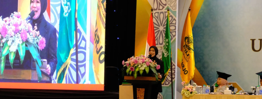 Ketua LLDIKTI Wilayah 7 Jatim Prof. Dyah Sawitri: Wisudawan UNUSIDA Harus Santun, Rasional, dan Berdampak 1 Ketua LLDIKTI 7 Jawa Timur Prof. Dr. Dyah Sawitri, S.E., M.M. dalam Wisuda IX UNUSIDA (Foto: Humas UNUSIDA)