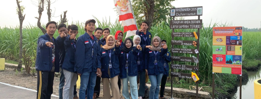 Kelompok 19 KKN UNUSIDA Edukasi Warga Pagerngumbuk Lewat Plang Sampah dan Banner 1 Kelompok 19 KKN UNUSIDA Edukasi Warga Pagerngumbuk Lewat Plang Sampah dan Banner (Foto: Jesinka Amalia)