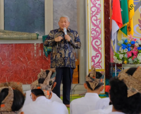 Prof. Muhammad Nuh Saat menyampaikan materi dalam PKKMB Ke-X UNUSIDA (Foto: Humas UNUSIDA)
