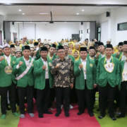 HARMONIKAFE 2025 Rektor UNUSIDA saat membersamai Mahasiswa Baru Fakultas Ekonomi dalam HARMONIKAFE 2025 (Foto: Humas UNUSIDA)
