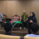 Dekan FE UNUSIDA, Dr. Hj. Muhafidhah Novie, S.E., M.M saat menyampaikan materi dalam kegiatan Internasional Guest Lecture 2025 (Foto: Humas UNUSIDA)