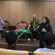 Dekan FE UNUSIDA Dekan FE UNUSIDA, Dr. Hj. Muhafidhah Novie, S.E., M.M saat menyampaikan materi dalam kegiatan Internasional Guest Lecture 2025 (Foto: Humas UNUSIDA)