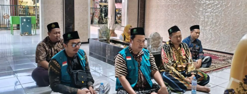 JPZIS LAZISNU UNUSIDA Gelar Ziarah ke Makam Auliya di Pasuruan 1 JPZIS LAZISNU UNUSIDA Gelar Ziarah dan Koordinasi ke Makam Auliya di Kota Pasuruan (Foto: Humas UNUSIDA)