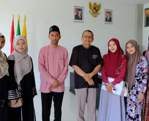 Rektor UNUSIDA Berangkatkan Mahasiswa Peserta MTQMN 2025 di Universitas Lambung Mangkurat, Banjarmasin (Foto: Humas UNUSIDA)