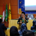 LPPM UNUSIDA Gelar Workshop Strategi Publikasi Ilmiah Internasional dan Review Roadmap Penelitian 7 Prof. Dr. Ahmad Taufiq, S.Pd., M.Si saat menyampaikan materi dalam Workshop Strategi Publikasi Ilmiah Internasional dan Review Roadmap Penelitian di UNUSIDA (Foto: Humas UNUSIDA)