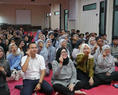 Suasana Kompak Mahasiswa Manajemen UNUSIDA Saat Mengikuti Capital Market Summit & Expo (CMSE) 2025 Secara Virtual (Foto: Humas UNUSIDA)