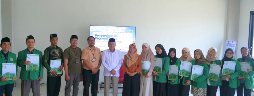 LSDM UNUSIDA Serahkan SK Bagi 11 Pegawai Tetap: 1 Dosen, 9 Tendik, dan 1 Tenaga Operasional 1 LSDM UNUSIDA Serahkan SK Bagi 11 Pegawai Tetap (Foto: Humas UNUSIDA)