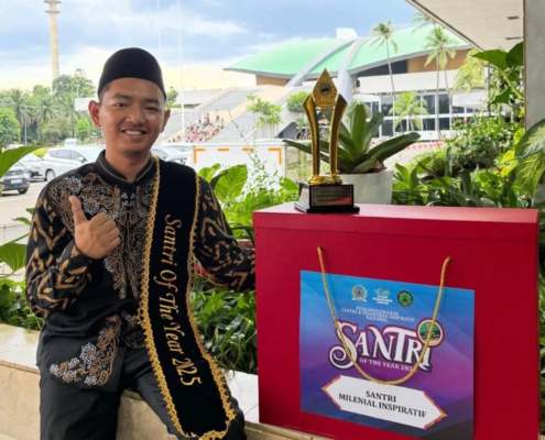 Alumni Informatika UNUSIDA, Edi Arianto Raih Penghargaan “Santri of The Year 2025” Kategori Santri Milenial Inspiratif 3 Alumni Prodi Infromatika Unusida, Edi Arianto atau Mas Owdy saat menerima Penghargaan Santri of The Year 2025 Kategori Santri Milenial Inspiratif (Foto: Mas Owdy)