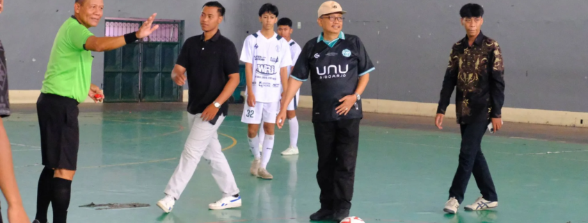 Rektor Resmi Buka UNUSIDA Futsal Competition 2025, 32 Tim Siap Bersaing Menjadi yang Terbaik 1 Rektor UNUSIDA, Dr. H. Fatkul Anam, M.Si saat membuka UNUSIDA Futsal Competition 2025 di GOR Serbaguna Sidoarjo (Foto: Humas UNUSIDA)