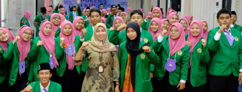 Hari Guru Nasional Jangan Berhenti pada Seremonial 1 Dekan FKIP UNUSIDA, Muawwinatul Laili bersama Calon Guru (Foto: Humas UNUSIDA)