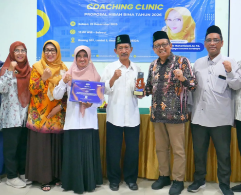 BPP UNUSIDA Terima Trofi dan Piagam Penghargaan Anugerah Diktisaintek 2025 dari Rektor (Foto: Humas UNUSIDA)