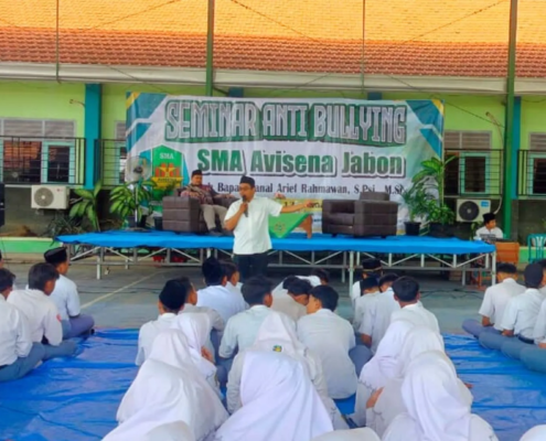 Dosen PIAUD UNUSIDA, Ganal Arief Rahmawan, S.Psi., M.Si. Jadi Narasumber Seminar Anti-Bullying di SMA Avisena Jabon (Foto: Humas UNUSIDA)