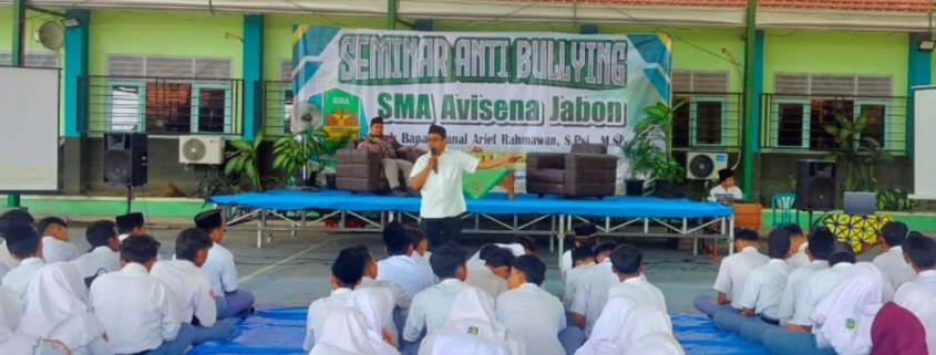 Dosen PIAUD UNUSIDA, Ganal Arief Rahmawan, S.Psi., M.Si. Jadi Narasumber Seminar Anti-Bullying di SMA Avisena Jabon (Foto: Humas UNUSIDA)