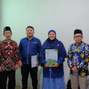 Penyerahan Penghargaan Unit Kerja Terbaik Berdasarkan AMINA 2025 dan Capaian Prestasi (Foto: Humas UNUSIDA)