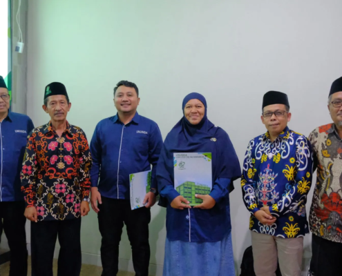 Penyerahan Penghargaan Unit Kerja Terbaik Berdasarkan AMINA 2025 dan Capaian Prestasi (Foto: Humas UNUSIDA)