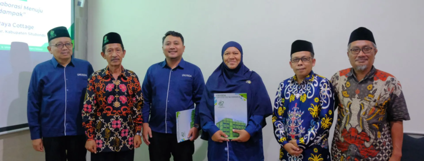 Penyerahan Penghargaan Unit Kerja Terbaik Berdasarkan AMINA 2025 dan Capaian Prestasi (Foto: Humas UNUSIDA)