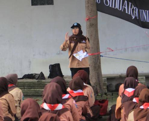 Alumni UNUSIDA Kak Maulidia Nur Rachmah Bagikan Tips Menyeimbangkan Akademik dan Organisasi dalam Latihan Rutin UKM Pramuka Khatulistiwa UNUSIDA (Foto: UKM Pramuka)