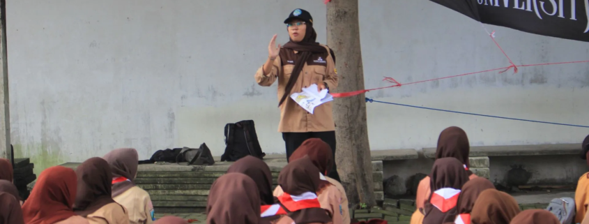 Alumni UNUSIDA Kak Maulidia Nur Rachmah Bagikan Tips Menyeimbangkan Akademik dan Organisasi dalam Latihan Rutin UKM Pramuka Khatulistiwa UNUSIDA (Foto: UKM Pramuka)