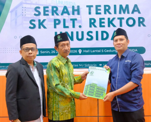 Penyerahan SK Plt. Rektor UNUSIDA oleh Ketua BPP UNUSIDA (Foto: Humas UNUSIDA)