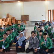 Dekan Fakultas Teknik UNUSIDA, Listin Fitrianah, S.P., M.SI saat menjadi narasumber (Foto: Muchammad Waziruddin)