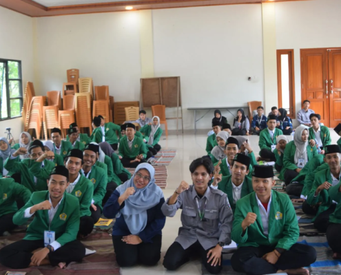 Dekan Fakultas Teknik UNUSIDA, Listin Fitrianah, S.P., M.SI saat menjadi narasumber (Foto: Muchammad Waziruddin)