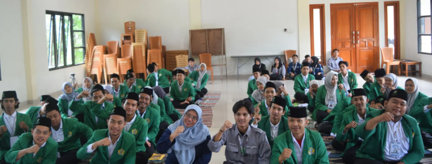 Dekan Fakultas Teknik UNUSIDA, Listin Fitrianah, S.P., M.SI saat menjadi narasumber (Foto: Muchammad Waziruddin)