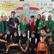 Dari Kampus untuk Negeri: Aksi Nyata Mahasiswa FE UNUSIDA di SDN 2 Gebang dan SDN 4 Kupang Sidoarjo (Foto: Sekara 2026 SDN Kupang/Angelia Salvana)
