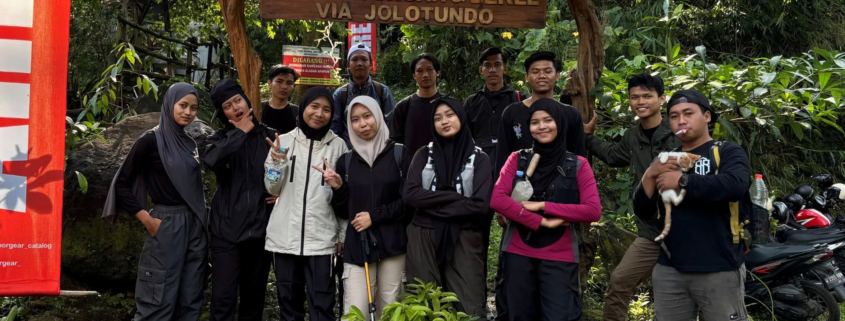 UKM MAPANUSIDA Gelar Aksi “Hiking & Planting Trees” di Gunung Bekel (Foto: UKM MAPANUSIDA)