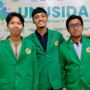 Mahasiswa Informatika (dari kiri) Khoirul Anam, Mochammad Rifky Sabilur Khaqiq, Muhammad Athaalf Attohir (Foto: Humas UNUSIDA)