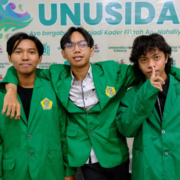 Mahasiswa Informatika UNUSIDA (dari kiri) Achmad Raffy Nadjib, Muhammad Rafi Nur Setyawan, dan M. Satrio Rohmatullah (Foto: Humas UNUSIDA)