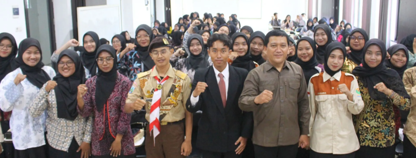 Kolaborasi UKM Pramuka Khatulistiwa dan HIMA PGMI UNUSIDA Gelar Workshop Keprotokoleran (Foto: Humas UNUSIDA)