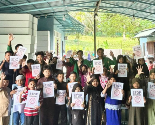 Mahasiswa Kelompok KKN dan PLP FKIP UNUSIDA di Sanggar Belajar Pantai Dalam Malaysia (Foto: Humas UNUSIDA)