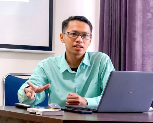 Perjalanan Inspiratif Ahmad Khoir Alhaq, Alumni yang Kini Mengabdi Sebagai Dosen Informatika UNUSIDA 20 Dosen Informatika UNUSIDA, Ahmad Khoir Alhaq, S.Kom., M.Kom. (Foto: Humas UNUSIDA)
