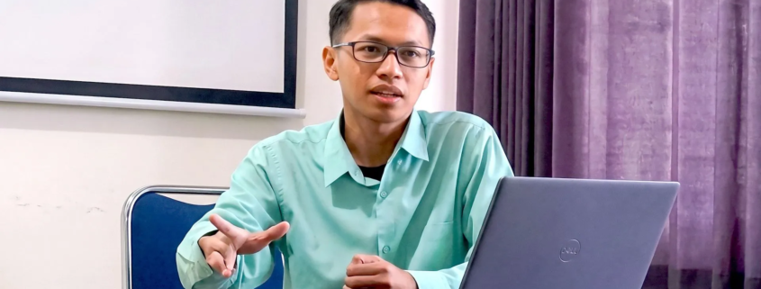 Perjalanan Inspiratif Ahmad Khoir Alhaq, Alumni yang Kini Mengabdi Sebagai Dosen Informatika UNUSIDA 2 Dosen Informatika UNUSIDA, Ahmad Khoir Alhaq, S.Kom., M.Kom. (Foto: Humas UNUSIDA)