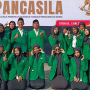 Mahasiswa Teknik Lingkungan UNUSIDA Mahasiswa Teknik Lingkungan UNUSIDA usai mengikuti Upacara Peringatan Hari Lahir Pancasila di Alun-alun Sidoarjo (Foto: Humas UNUSIDA)
